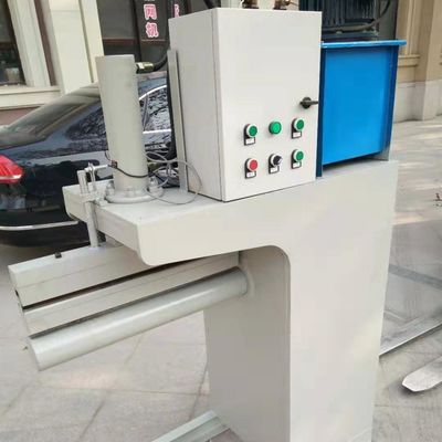 Machine de décharge de papier pour la fabrication d'éléments filtrants alimentée par une pompe à composants de base